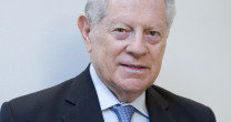 PROFESSOR ARNALDO NISKIER LANÇA O LIVRO “DESAFIOS DA EDUCAÇÃO NO BRASIL” PROFESSOR ARNALDO NISKIER LANÇA O LIVRO “DESAFIOS DA EDUCAÇÃO NO BRASIL”