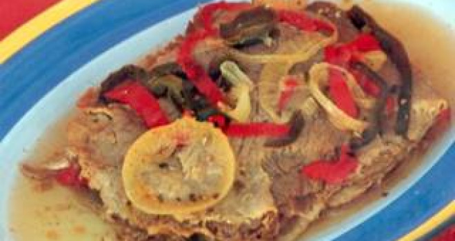 CARNE LOUCA COM PIMENTÃO E MACARRÃO CREMOSO AO FORNO CARNE LOUCA COM PIMENTÃO E MACARRÃO CREMOSO AO FORNO