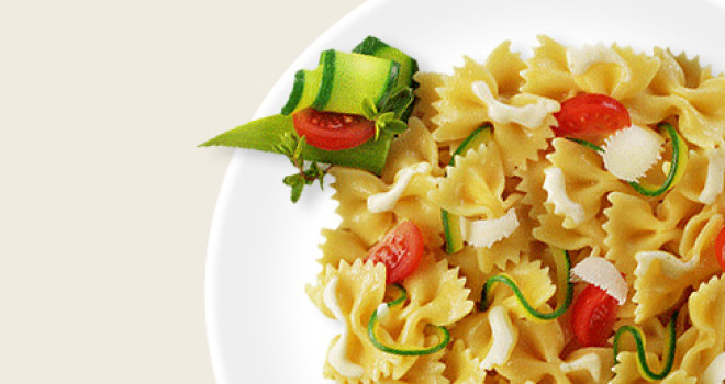 FARFALLE COM ALHO PORÓ E ABOBRINHA FARFALLE COM ALHO PORÓ E ABOBRINHA