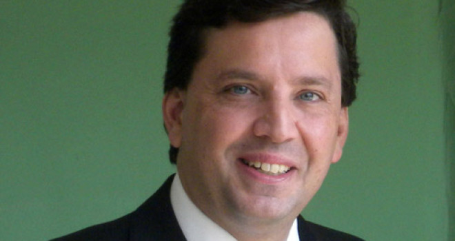 FLORIANO PESARO – UM VEREADOR ALÉM DAS FRONTEIRAS FLORIANO PESARO – UM VEREADOR ALÉM DAS FRONTEIRAS
