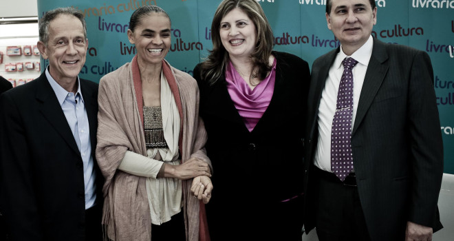 A CONCORRIDA NOITE DE AUTÓGRAFOS DE WALTER FELDMAN A CONCORRIDA NOITE DE AUTÓGRAFOS DE WALTER FELDMAN