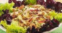 SALADA MARROQUINA ESPECIAL E CAÇÃO COM MOLHO VERMELHO