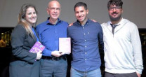 LUIZ CUSCHNIR AUTOGRAFA O LIVRO “JEITO DE FALAR” LUIZ CUSCHNIR AUTOGRAFA O LIVRO “JEITO DE FALAR”