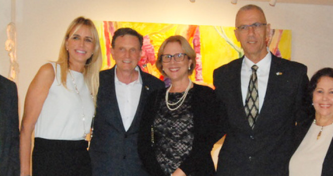 LENISE E ARNON VELMOVITSKY HOMENAGEIAM O EMBAIXADOR DE ISRAEL LENISE E ARNON VELMOVITSKY HOMENAGEIAM O EMBAIXADOR DE ISRAEL