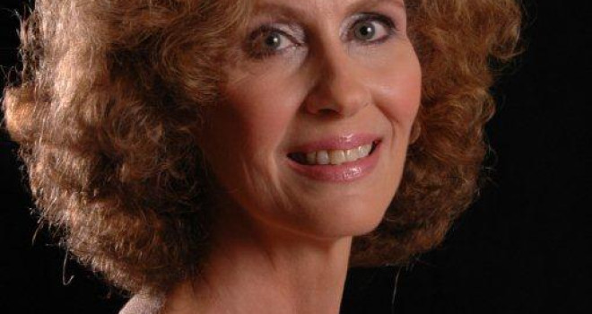 O LEÃO DO IR PASSEIA ALÉM-TÚMULO – – DRA. IVONE ZEGER O LEÃO DO IR PASSEIA ALÉM-TÚMULO – – DRA. IVONE ZEGER