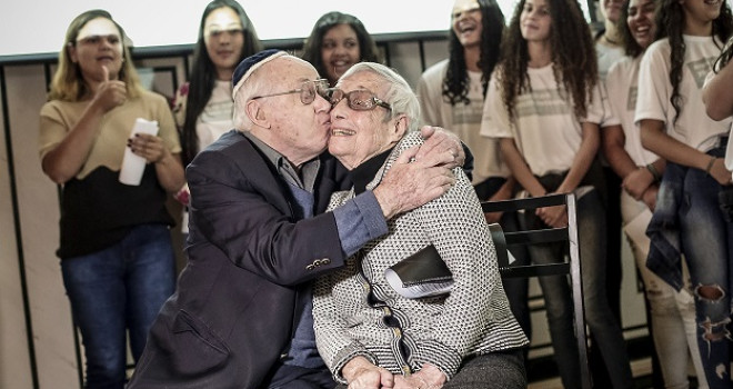 NANETTE BLITZ KONIG É HOMENAGEADA EM EVENTO NO DIA EM QUE ANNE FRANK FARIA 90 ANOS NANETTE BLITZ KONIG É HOMENAGEADA EM EVENTO NO DIA EM QUE ANNE FRANK FARIA 90 ANOS
