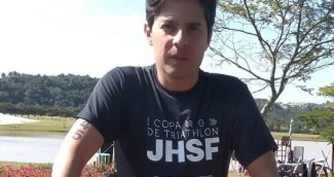 DAVID NISENHOLZ: UM TRIATLETA EM DESTAQUE – POR GLORINHA COHEN DAVID NISENHOLZ: UM TRIATLETA EM DESTAQUE – POR GLORINHA COHEN