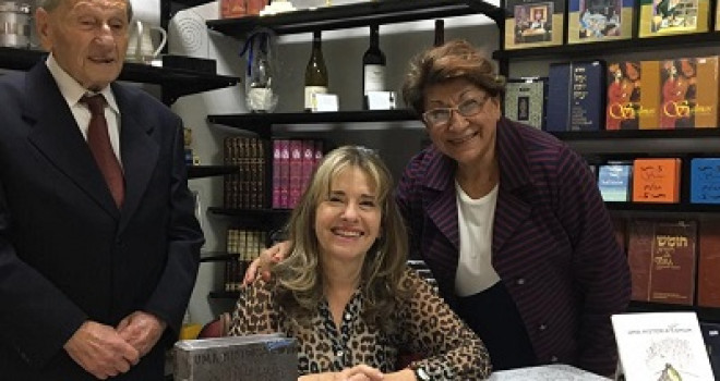 AMALIA PELCERMAN LANÇA LIVRO EM SP AMALIA PELCERMAN LANÇA LIVRO EM SP