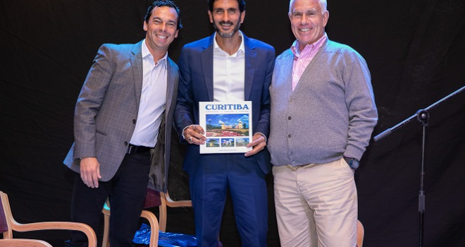 O SUCESSO DO CANTOR TSAHI HALEVI EM CURITIBA O SUCESSO DO CANTOR TSAHI HALEVI EM CURITIBA