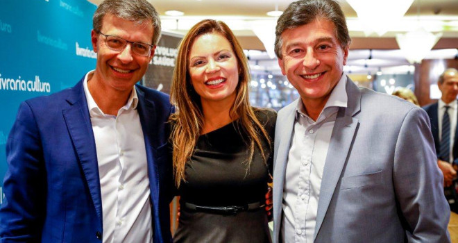 LANÇAMENTO DO LIVRO “A REVOLUÇÃO DIGITAL NA SAÚDE” LANÇAMENTO DO LIVRO “A REVOLUÇÃO DIGITAL NA SAÚDE”