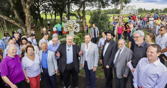 Curitiba comemora 330 anos e presta homenagens à comunidade judaica e Samuel Grimbaum Curitiba comemora 330 anos e presta homenagens à comunidade judaica e Samuel Grimbaum
