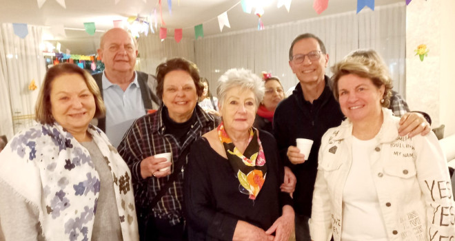 Encontro de amigos esquenta a fria noite paulistana Encontro de amigos esquenta a fria noite paulistana