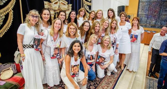 COMUNIDADE JUDAICA DE SP SE REÚNE EM ENCONTRO DE FÉ EM PROL DOS 134 REFÉNS DO HAMAS COMUNIDADE JUDAICA DE SP SE REÚNE EM ENCONTRO DE FÉ EM PROL DOS 134 REFÉNS DO HAMAS
