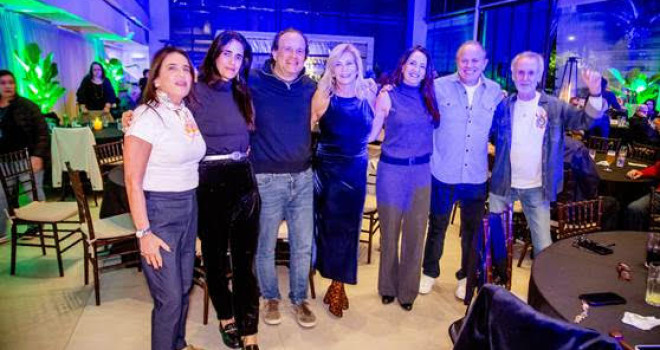 BANDA FRIENDS E O SUCESSO DO “BLUE JEANS PELO MUNDO” BANDA FRIENDS E O SUCESSO DO “BLUE JEANS PELO MUNDO”