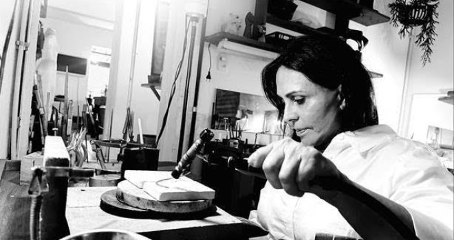 NIDIA DUEK: SENSUALIDADE, EXUBERÂNCIA E MISTÉRIO EM CADA JÓIA NIDIA DUEK: SENSUALIDADE, EXUBERÂNCIA E MISTÉRIO EM CADA JÓIA