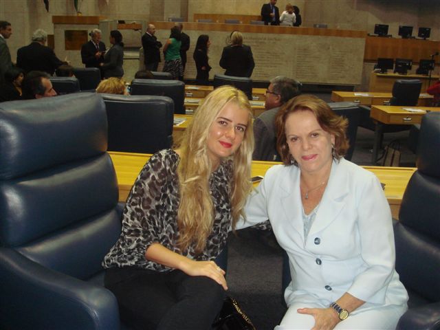 ESPECIAL OUT-11-1-5-Camilla Prando e Glorinha Cohen